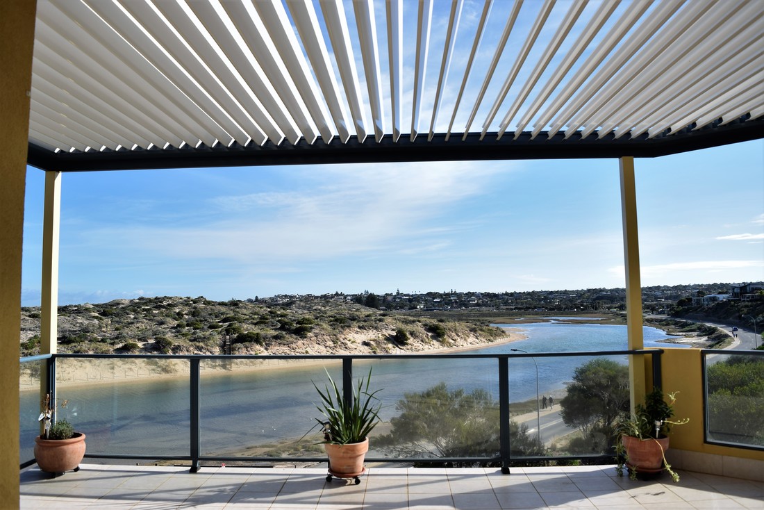 Port Noarlunga Outdoor Renovation with Openable Roof